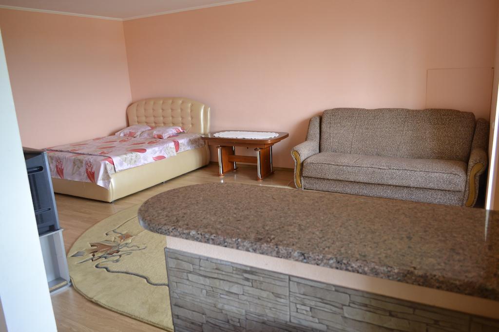 Studio Apartments Kamianets-Podilskyi Room photo